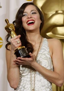 Marion Cotillard with her Oscar for Best Actress