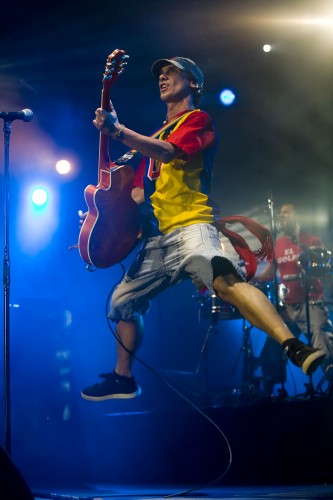 I can see my house from here: Manu Chao live