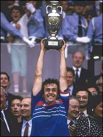 French captai Michel Platini lifts the European Championship trophy in 1984